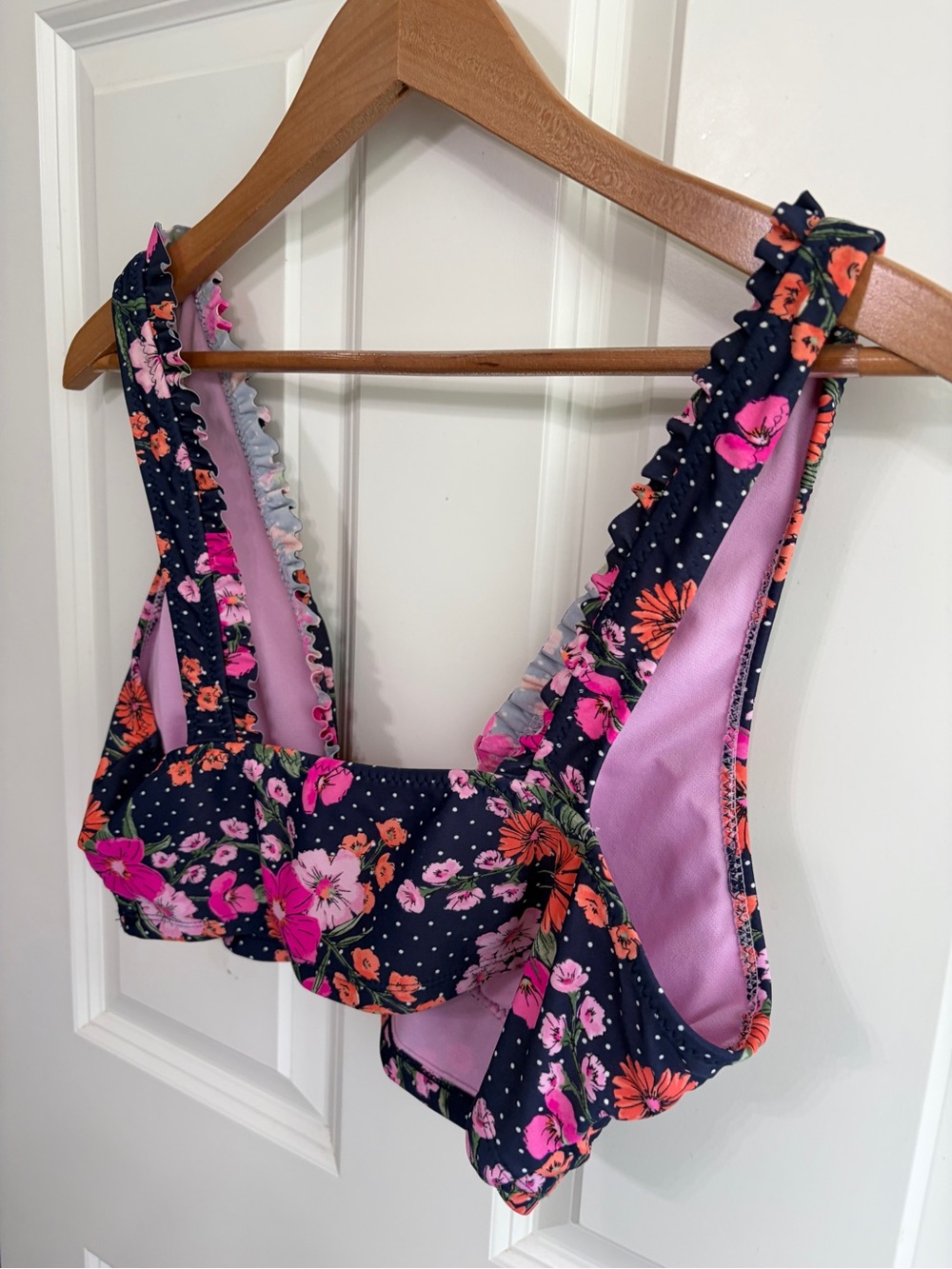 Great condition size L Navy Floral Ruffle bikini top by Shade and Shore. - Picture 4 of 5